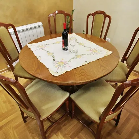 Niks Apartment